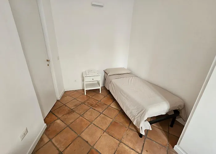 Domus Imperialis Trevi Fontis * רומא